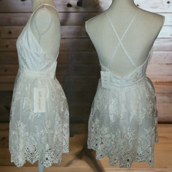 PromGirl Dresses & Skirts - White Lace Prom/Graduation Dress Size Medium